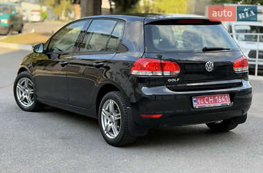 Хэтчбек Volkswagen Golf 2010 в 