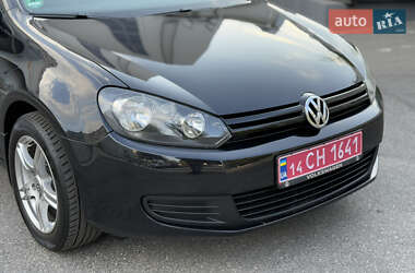 Хэтчбек Volkswagen Golf 2010 в 
