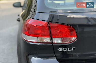 Хэтчбек Volkswagen Golf 2010 в 