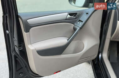 Хэтчбек Volkswagen Golf 2010 в 