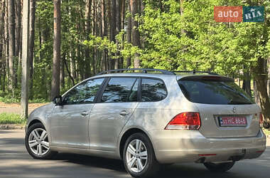 Універсал Volkswagen Golf 2012 в 