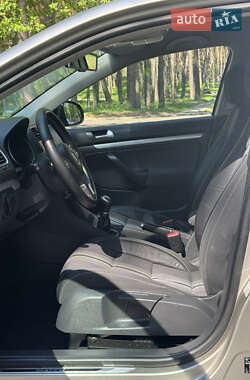 Універсал Volkswagen Golf 2012 в 