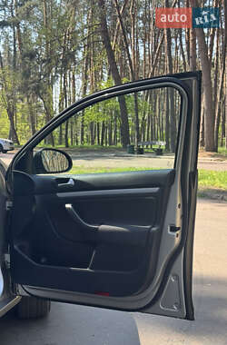 Універсал Volkswagen Golf 2012 в 