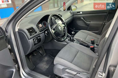 Хэтчбек Volkswagen Golf 2009 в 