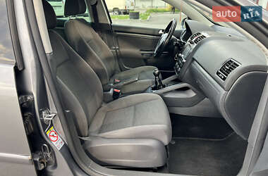 Хэтчбек Volkswagen Golf 2009 в 