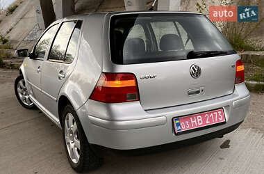 Хэтчбек Volkswagen Golf 2003 в 