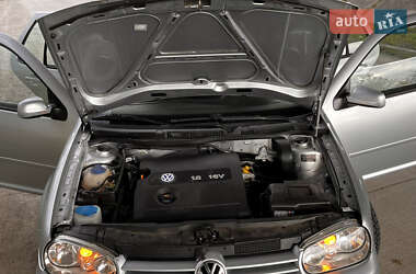 Хэтчбек Volkswagen Golf 2003 в 