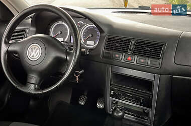 Хэтчбек Volkswagen Golf 2003 в 