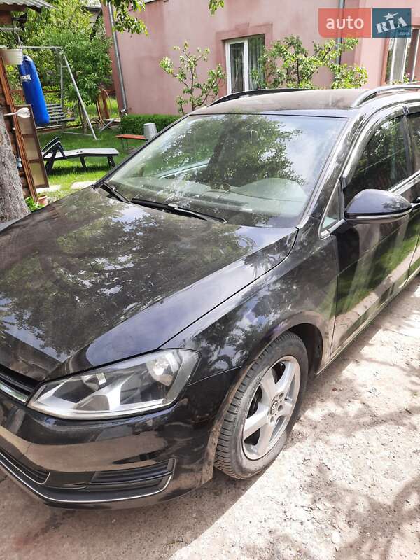 Універсал Volkswagen Golf 2013 в Чернівцях