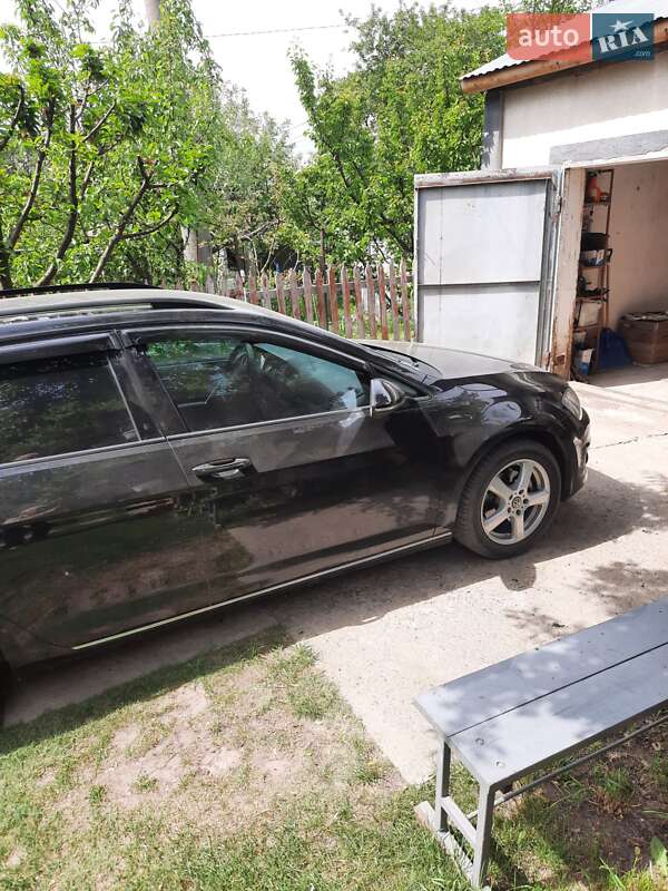 Універсал Volkswagen Golf 2013 в Чернівцях