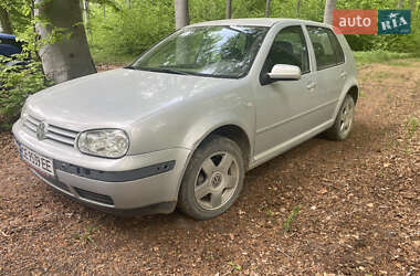 Хетчбек Volkswagen Golf 2000 в 