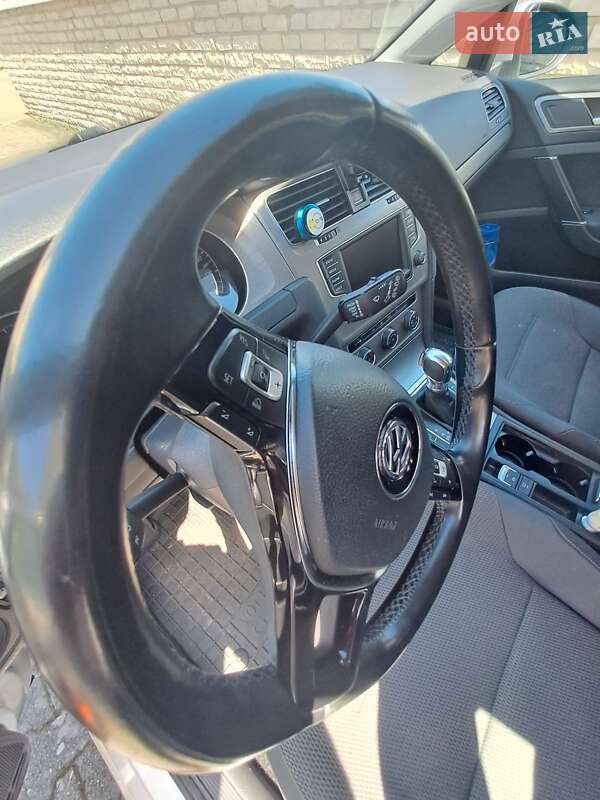 Універсал Volkswagen Golf 2016 в Черкасах