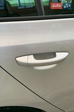 Хэтчбек Volkswagen Golf 2010 в 