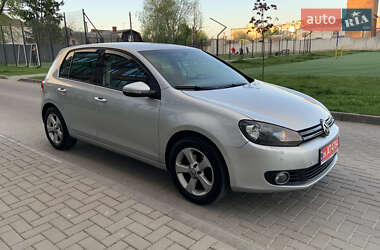 Хэтчбек Volkswagen Golf 2010 в 