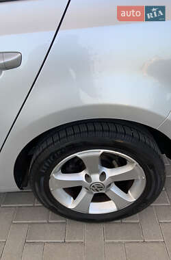 Хэтчбек Volkswagen Golf 2010 в 