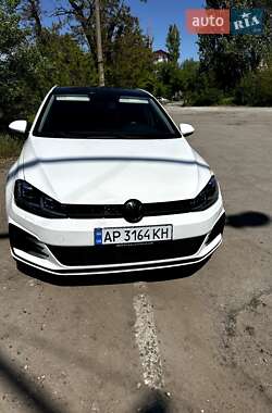 Хэтчбек Volkswagen Golf 2016 в Запорожье