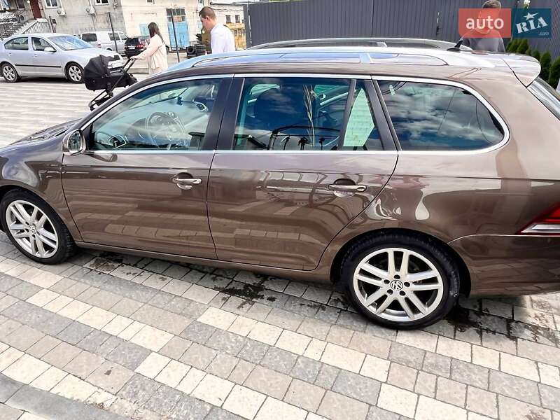 Універсал Volkswagen Golf 2010 в Львові