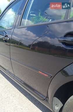 Хетчбек Volkswagen Golf 2003 в 