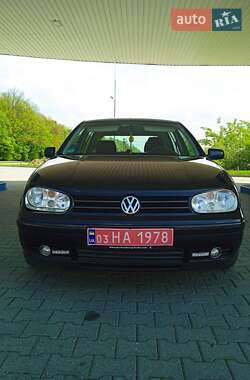 Хетчбек Volkswagen Golf 2003 в 