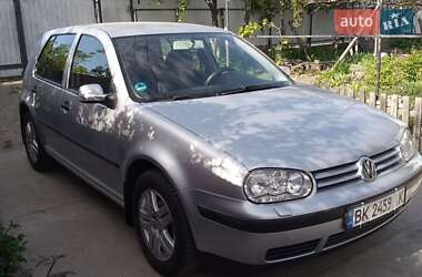 Хэтчбек Volkswagen Golf 2001 в Ладыжине