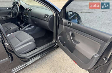 Хетчбек Volkswagen Golf 2005 в 
