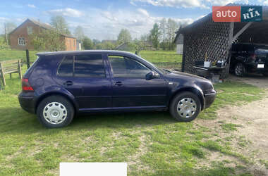 Хетчбек Volkswagen Golf 2000 в 