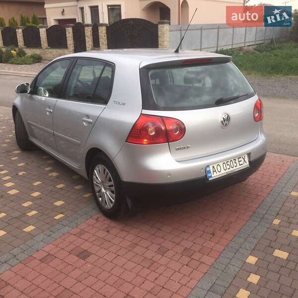 Хетчбек Volkswagen Golf 2006 в Ужгороді