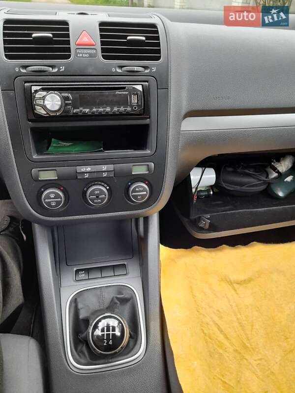 Універсал Volkswagen Golf 2009 в Києві