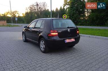 Хетчбек Volkswagen Golf 2003 в 