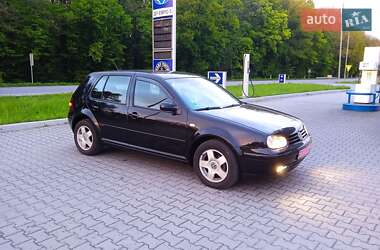 Хетчбек Volkswagen Golf 2003 в 