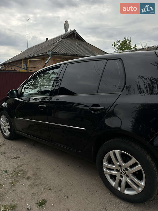 Хэтчбек Volkswagen Golf 2008 в Липовце