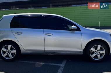 Хетчбек Volkswagen Golf 2010 в 