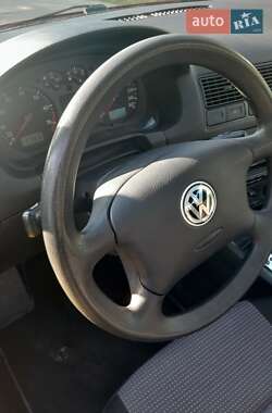 Универсал Volkswagen Golf 2002 в 