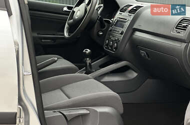 Хэтчбек Volkswagen Golf 2006 в 