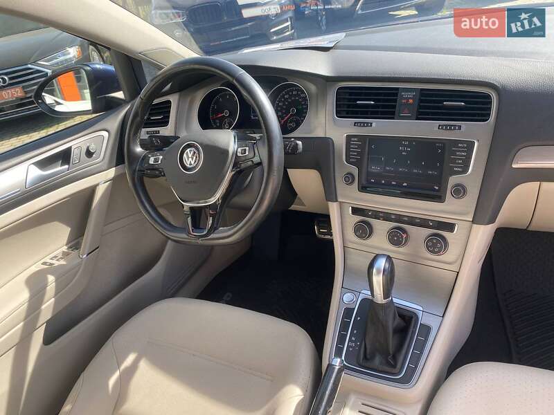 Універсал Volkswagen Golf 2016 в Львові