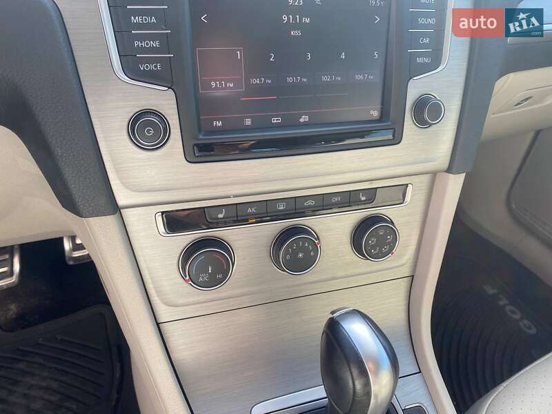 Універсал Volkswagen Golf 2016 в Львові