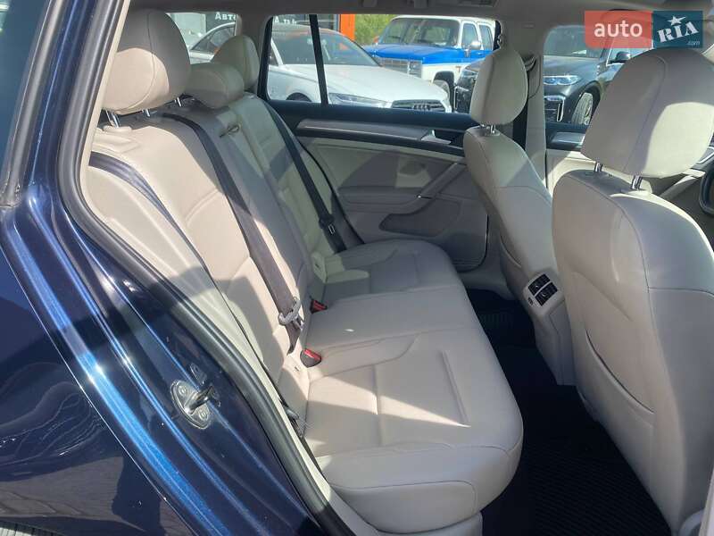 Універсал Volkswagen Golf 2016 в Львові