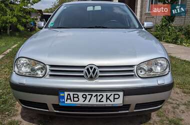 Хэтчбек Volkswagen Golf 2002 в 