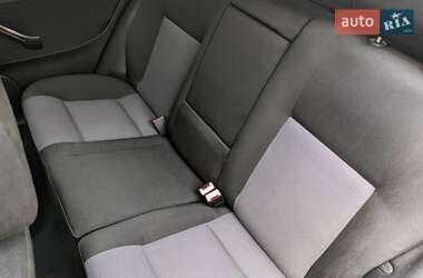 Хэтчбек Volkswagen Golf 2002 в 
