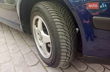 Хетчбек Volkswagen Golf 1998 в 