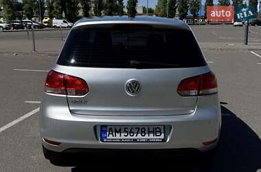 Хетчбек Volkswagen Golf 2010 в 