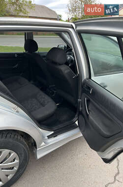 Хэтчбек Volkswagen Golf 1998 в 