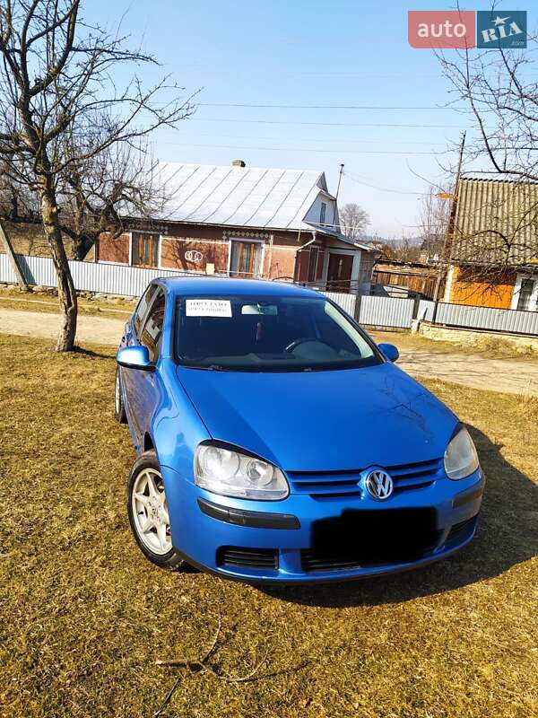 Хетчбек Volkswagen Golf 2003 в 