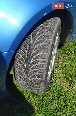Хетчбек Volkswagen Golf 2003 в 