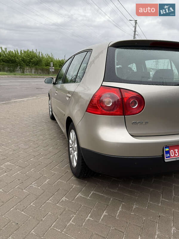 Хэтчбек Volkswagen Golf 2005 в Белой Церкви