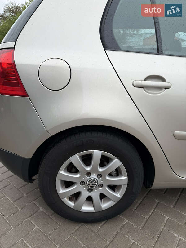 Хэтчбек Volkswagen Golf 2005 в Белой Церкви