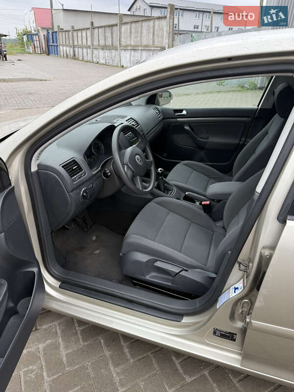 Хэтчбек Volkswagen Golf 2005 в Белой Церкви