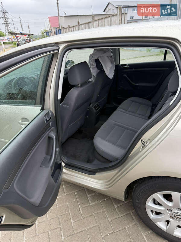 Хэтчбек Volkswagen Golf 2005 в Белой Церкви