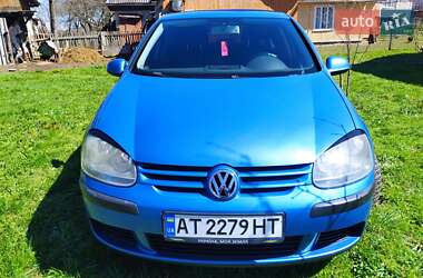 Хетчбек Volkswagen Golf 2003 в 