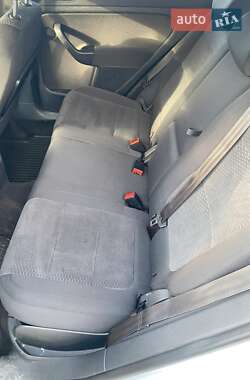 Хетчбек Volkswagen Golf 2011 в 